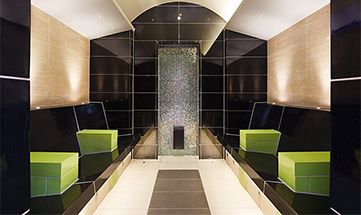 Aroma Dampfbad mit grünen Elementen