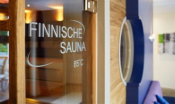 Eingangstür zur Finnischen Sauna (85°C)