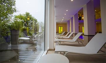 Liegen mit Ausblick in die Natur