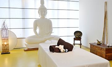 Raum für Wellnessanwendungen im asiatischen Stil