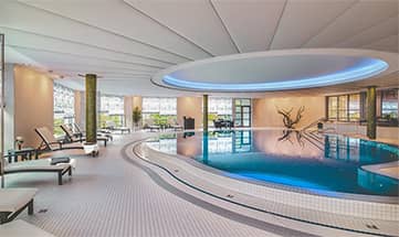 Aussenansicht vom Hotel VierJahreszeiten am Seilersee