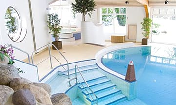 Ausblick auf den Indoor Pool