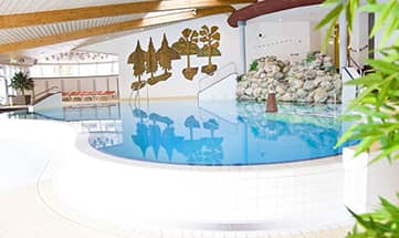 Blick über das Schwimmbad