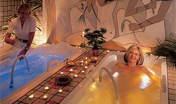 Frau genießt Cleopatrabad