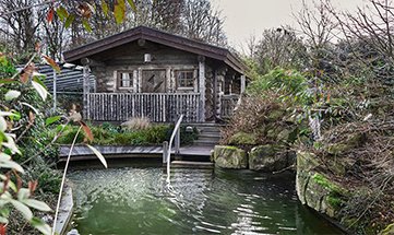Holzhütte mit finnischer Sauna