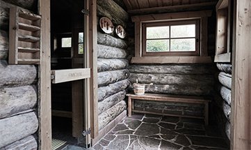 Eingang zur Sauna in Blockhütte