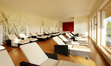 Weiße Liegen in einem anderen Ruheraum