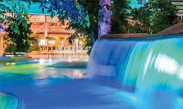 Wasserfall in der Therme